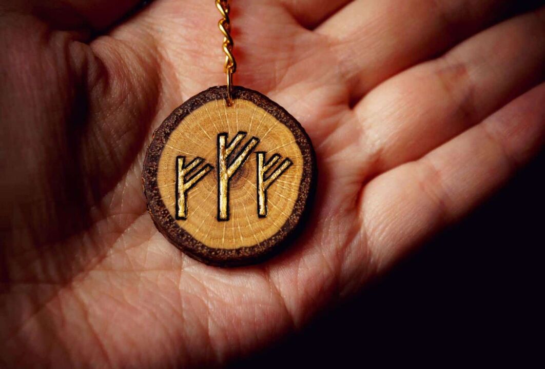 Ozolkoka naudas amulets-atslēgu piekariņš Triple Fehu